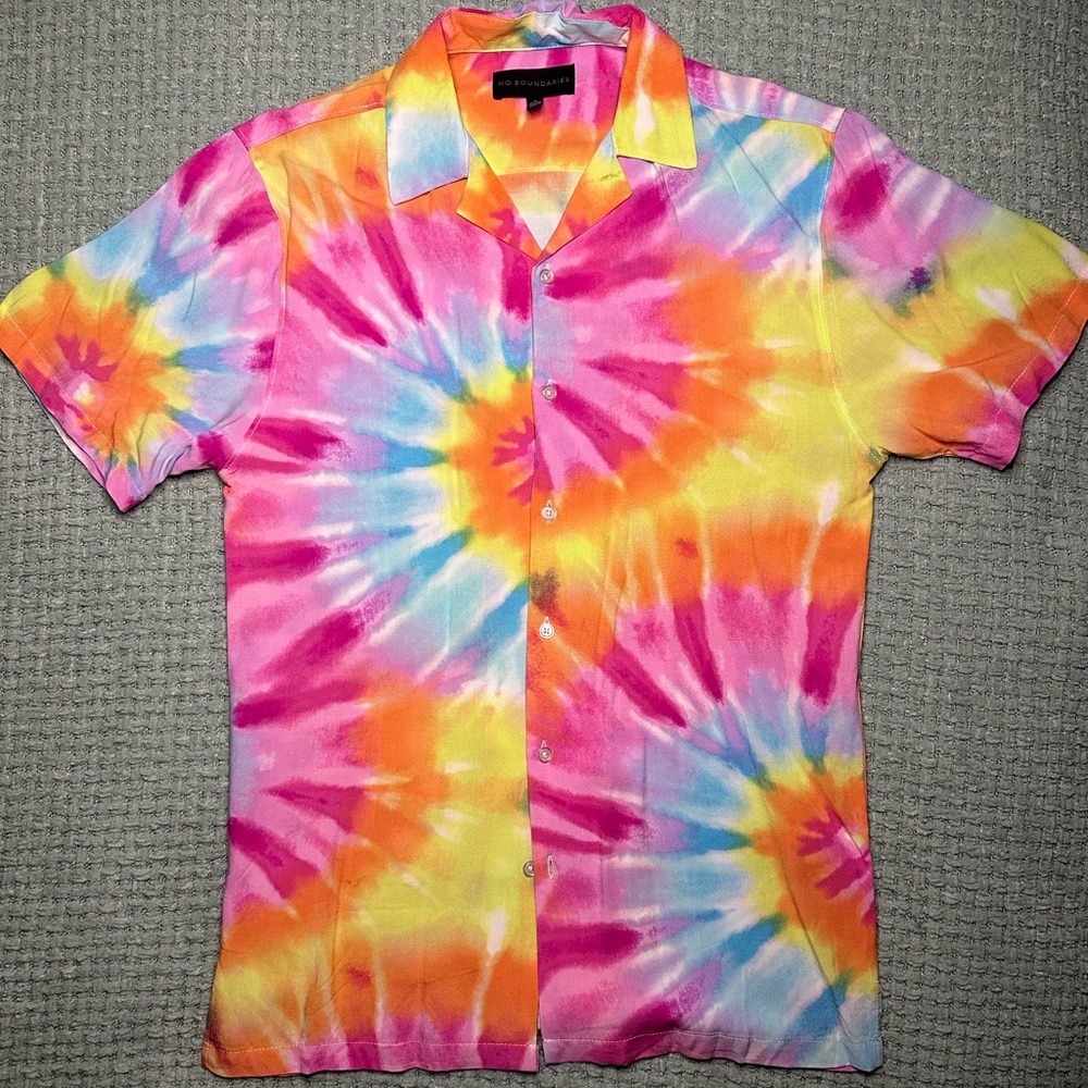 NO BOUNDARIES Tie Dye Button Up Collared Shirt